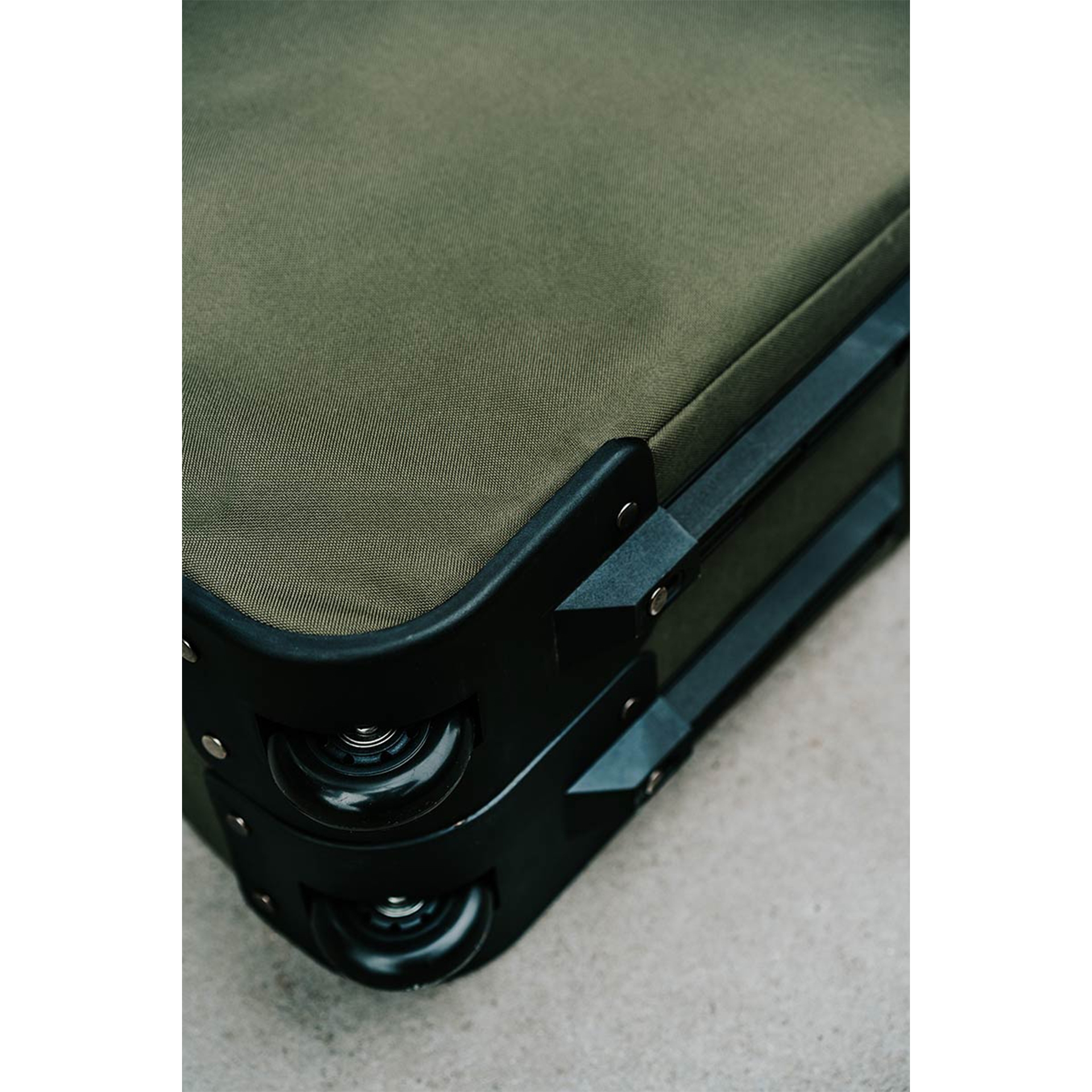 Larry Foiler Ultimate Foilboard Roller Travel Bag 5’4 Wheely 11